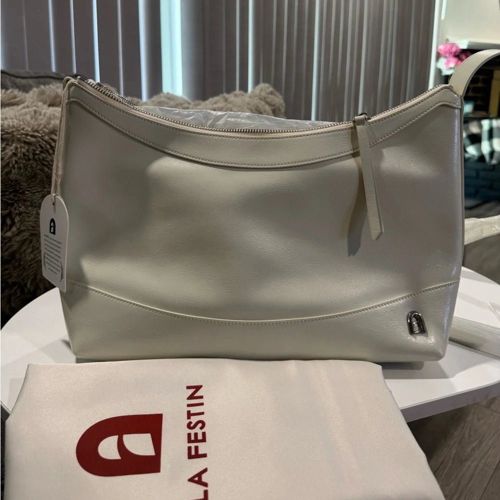 ONE DAY SALE✨  LA FESTIN luxury hobo Cream  Bag